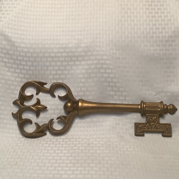 Homco Other - Vintage Cast Metal Brass Colored Key Wall Art